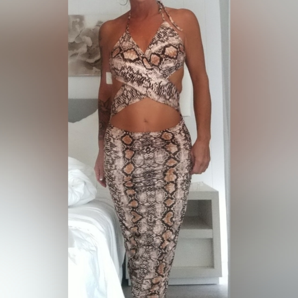 Sexy criss cross cutout dress. Goes below the knee